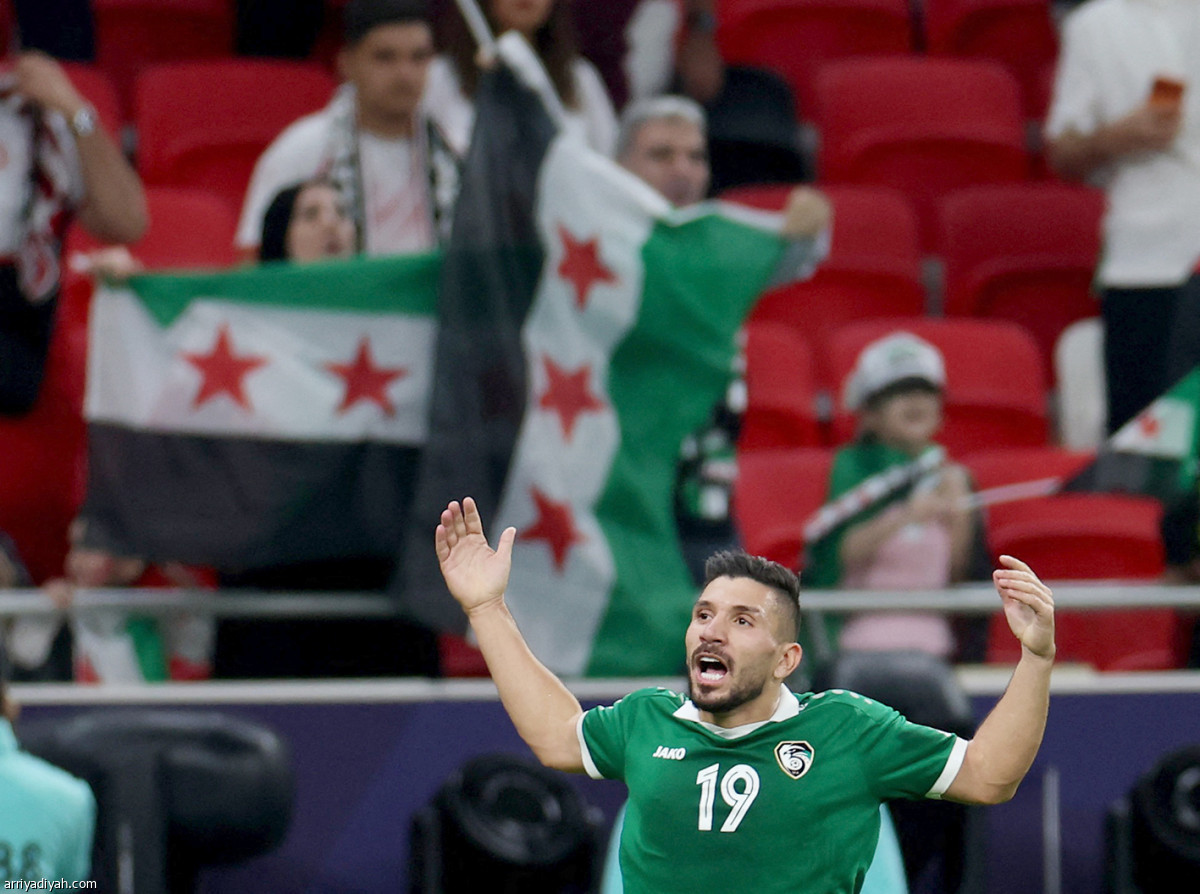 النسور تحلق