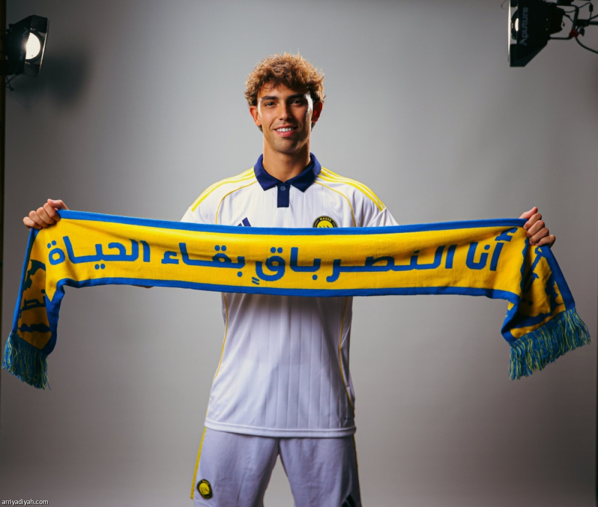 فيليكس يوقع