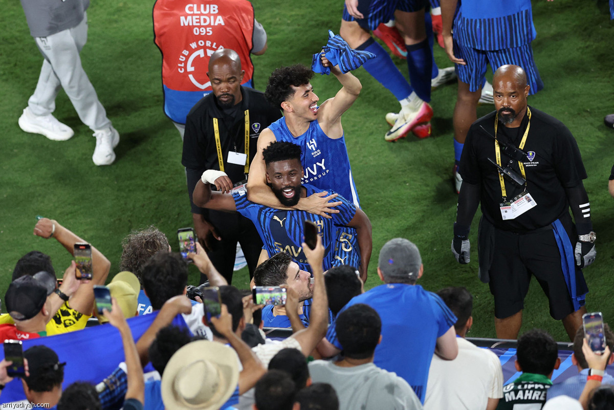 المجد «أزرق»