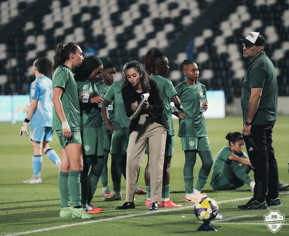 الأهلي إلى نهائي السوبر