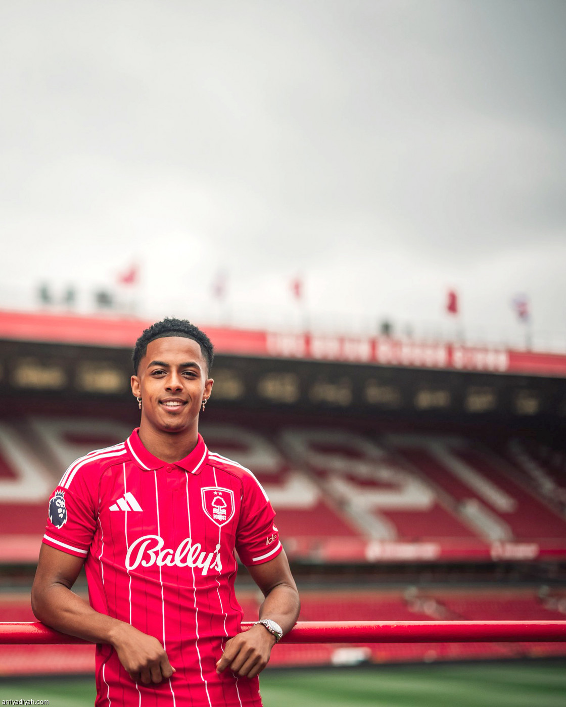 هاتشينسون.. صفقة قياسية